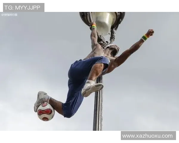 街头足球秀模仿明星球技挑战展现个人风采与激情